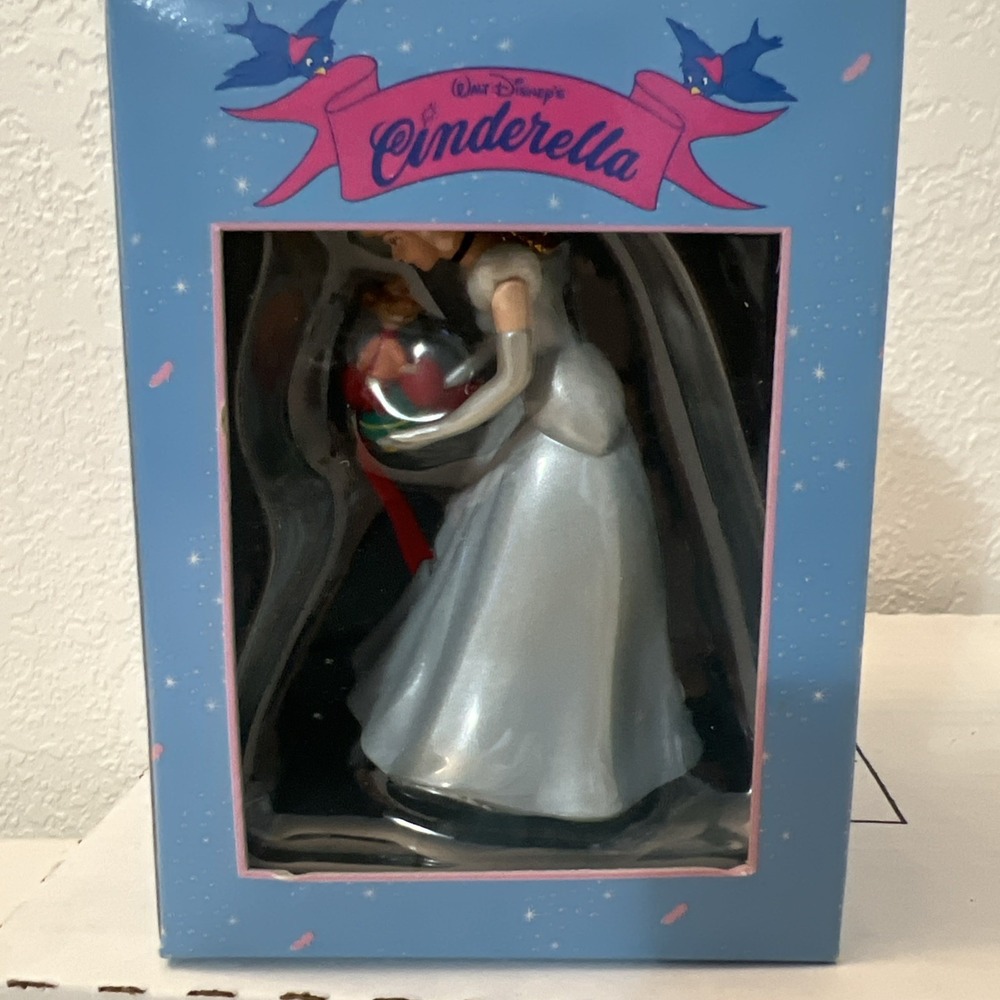 Cinderella Grolier Christmas Magic Ornament Disney‎ Holiday Box First Issue